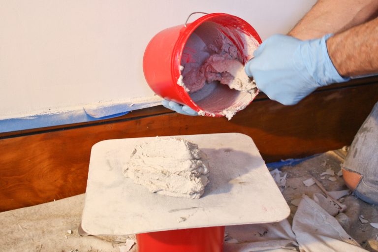 13 Mixing Plaster – Plaster Magic